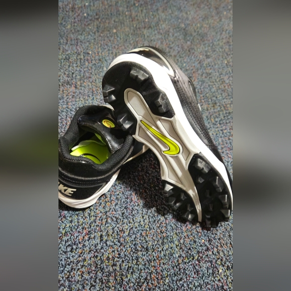 Nike Unify softball cleats - Picture 2 of 7